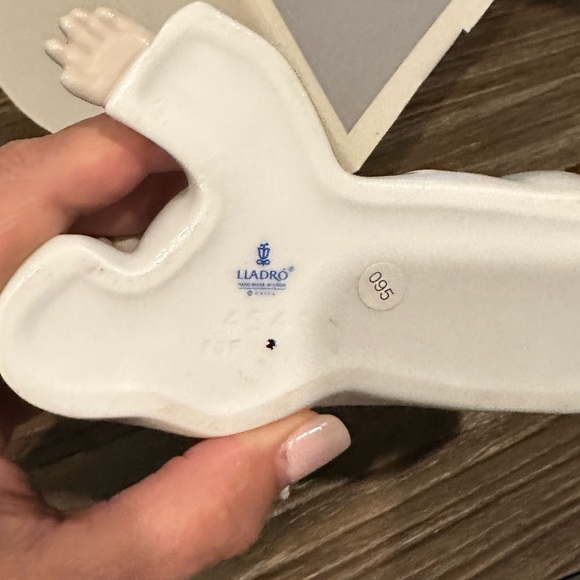 LLADRO’ Angel Laying Down Figurine #04541 - Picture 7 of 9